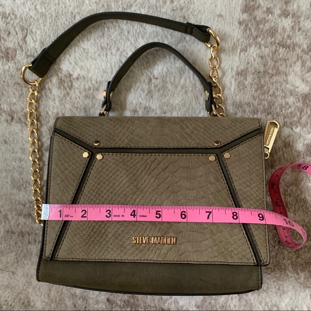 Steve Madden olive green cross body bag w/gold.